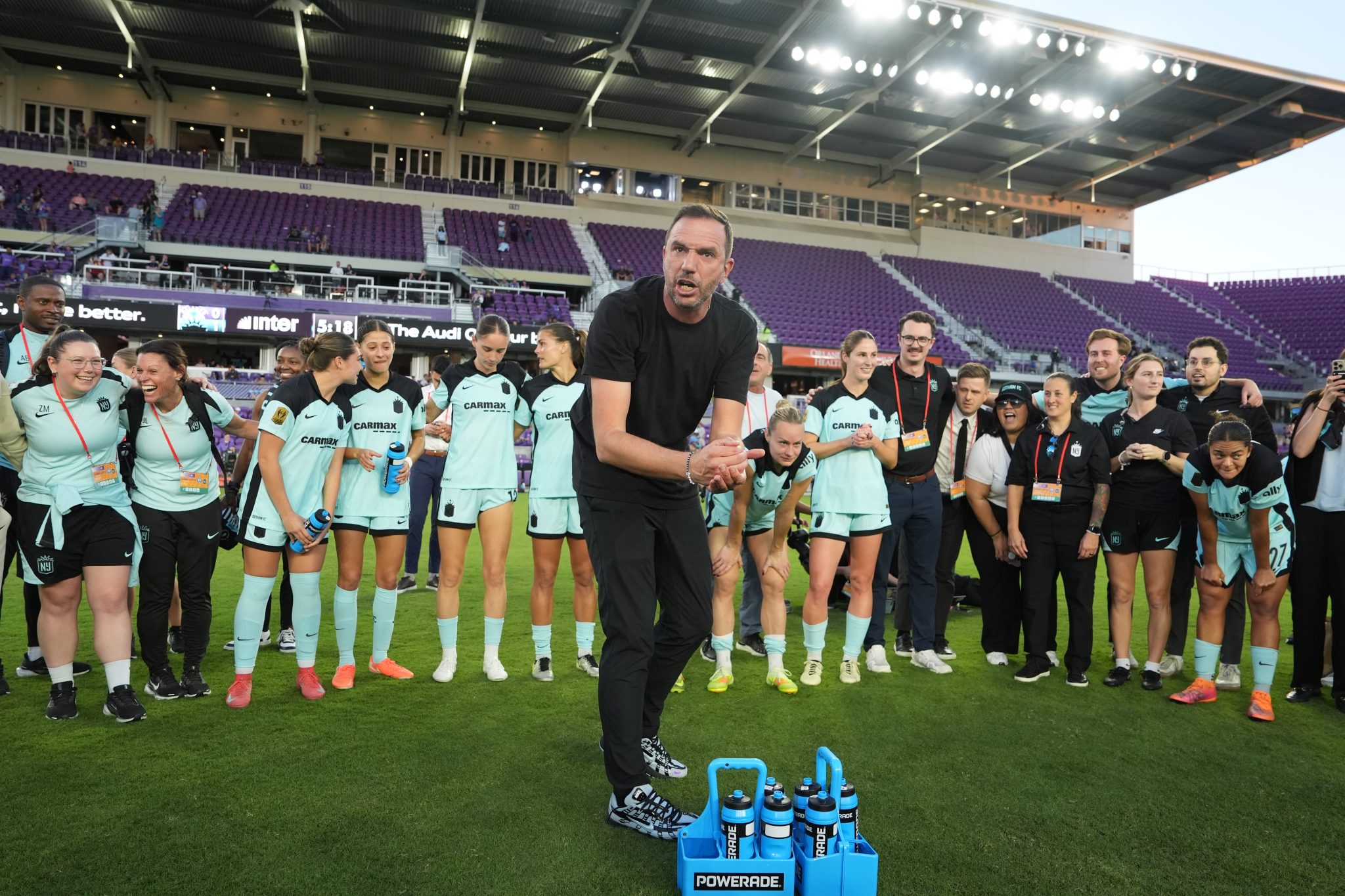 Juan Carlos Amorós addresses the Gotham FC squad.