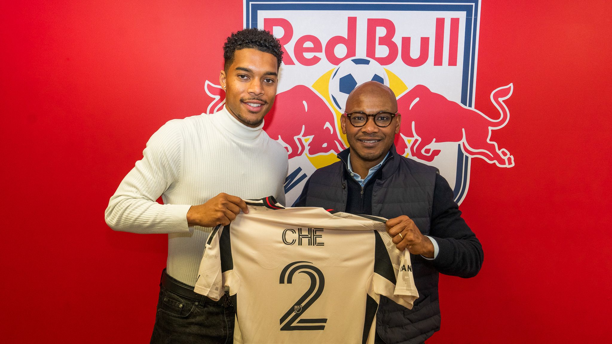 Red Bull New York defender Justin Che is introduced by head of sport Julian de Guzman.