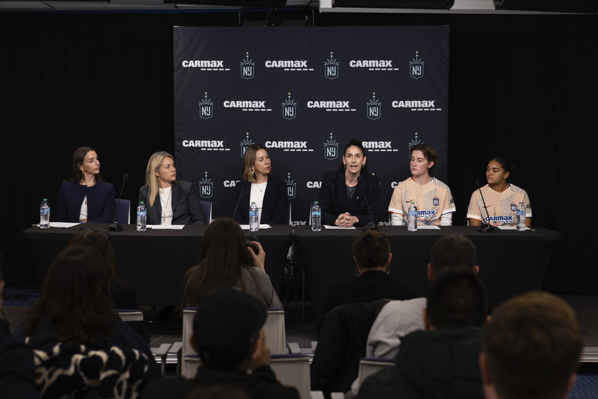 Gotham FC owner and governor Carolyn Tisch Blodgett, New York Mets EVP of Ballpark Operations Katie Haas, NWSL COO Sarah Jones Simmer, Gotham general manager Yael Averbuch West, Tierna Davidson and Jess Carter at the press conference for the Queens Classic.