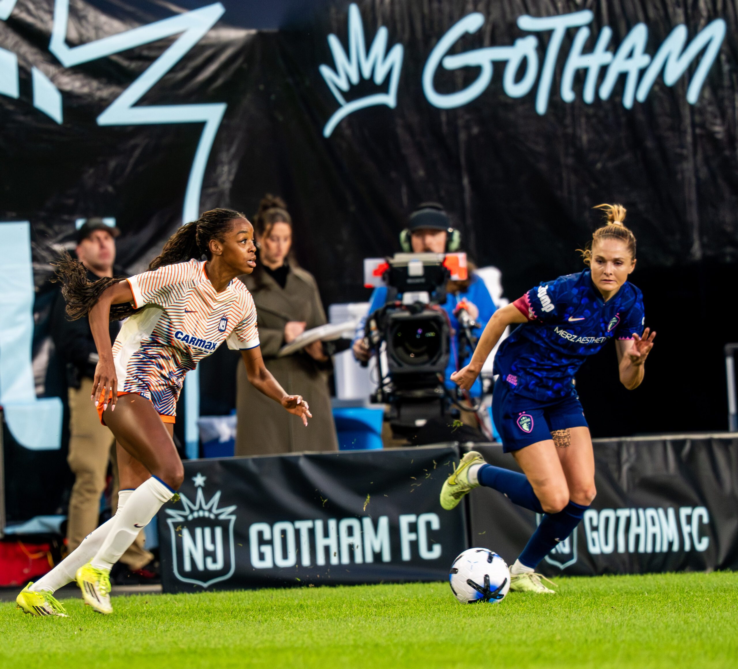 Gotham FC forward Jordynn Dudley dribbles against the North Carolina Courage.