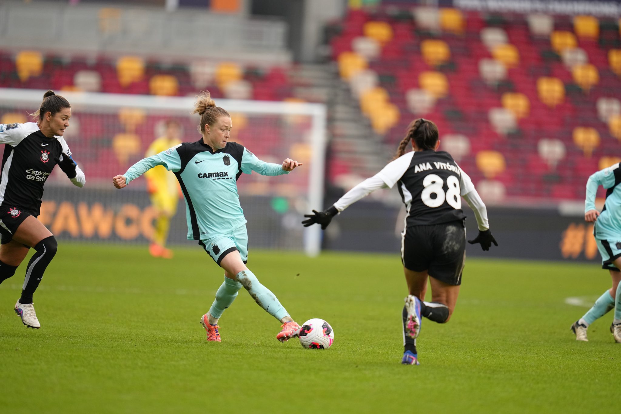 Gotham defender Emily Sonnett attempts a pass.