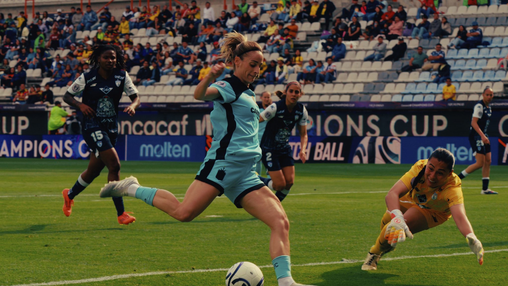 Gotham FC forward Esther González
dribbles against Pachuca Femenil.