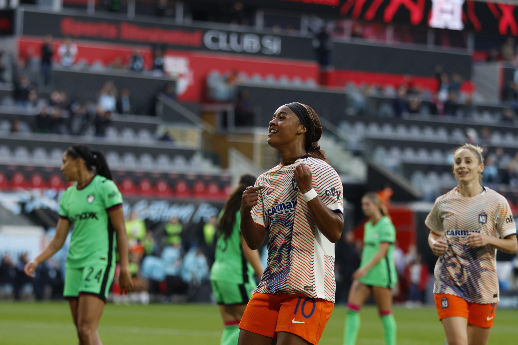 Jaedyn Shaw celebrates her goal for Gotham FC.
