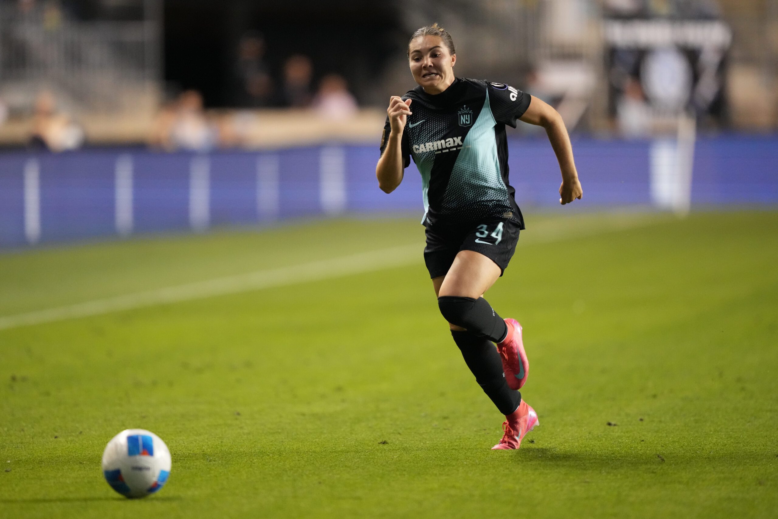 Gotham FC forward Khyah Harper chases the ball.