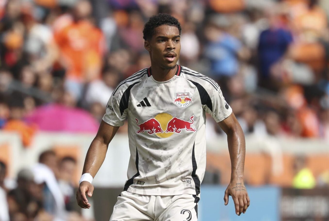 Red Bull New York defender Justin Che in action against the Houston Dynamo.