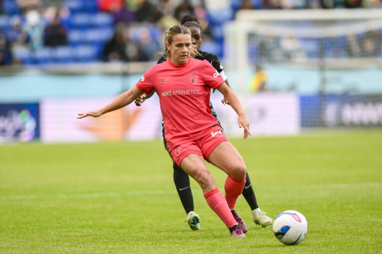 North Carolina Courage midfielder Meredith Speck moves the ball against Gotham FC.